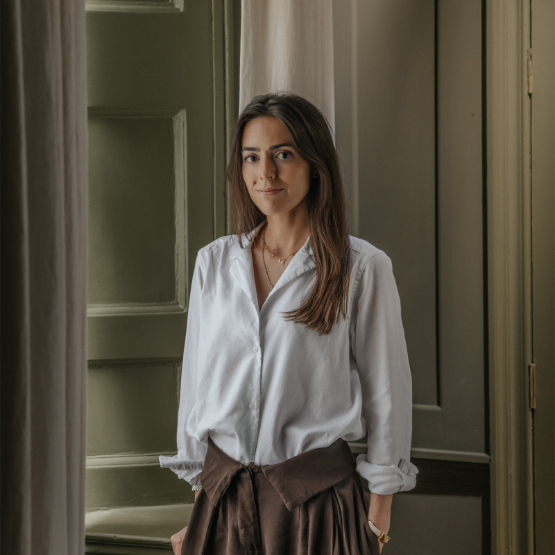 Portrait of Emily Brown, Deputy Head of Auctions at Artscapy Auctions